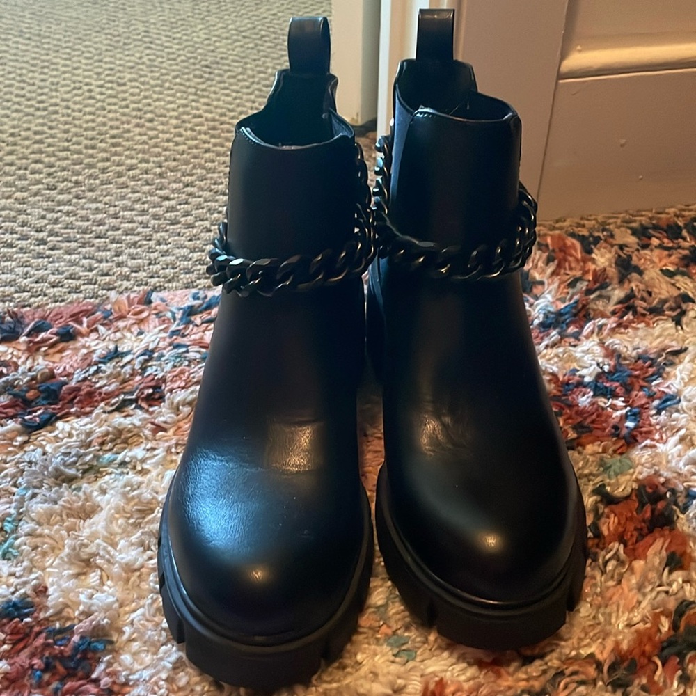 Madden girl - black chained ankle boots - never worn - size 7.5